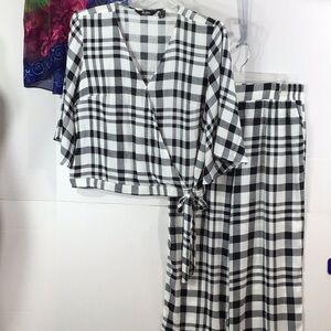 Du Jour 2pc b/w plaid pant set M/S